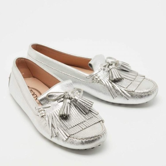 Tod's Metallic Silver Leather Tassel Slip On Driving moccasins Loafers Size 37.5 - Picture 1 of 11